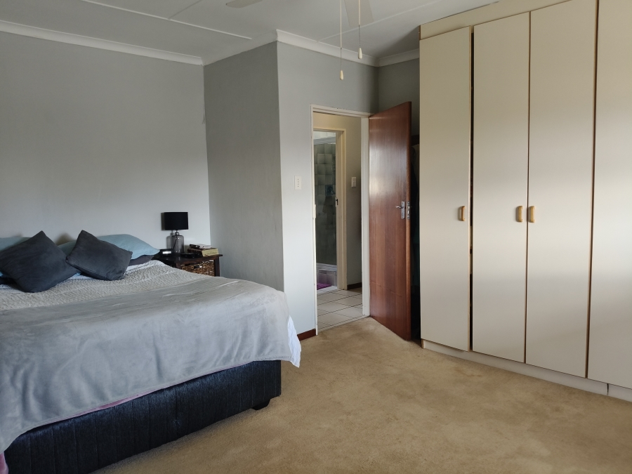 3 Bedroom Property for Sale in Wavecrest Eastern Cape